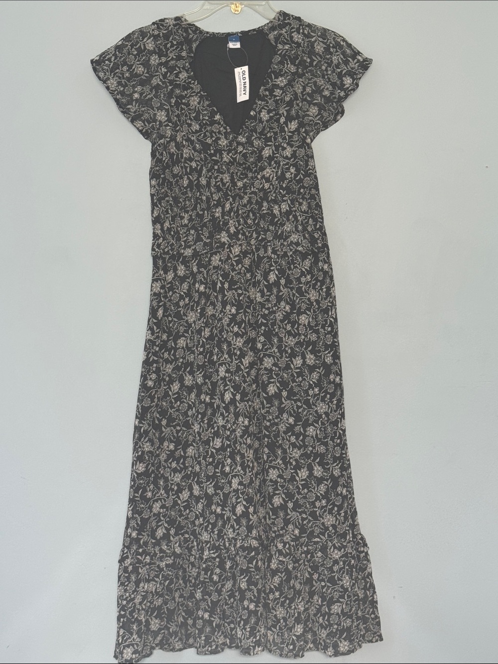 Old Navy Black & Cream Floral V-Neck Midi Dress. Overall length 45”.